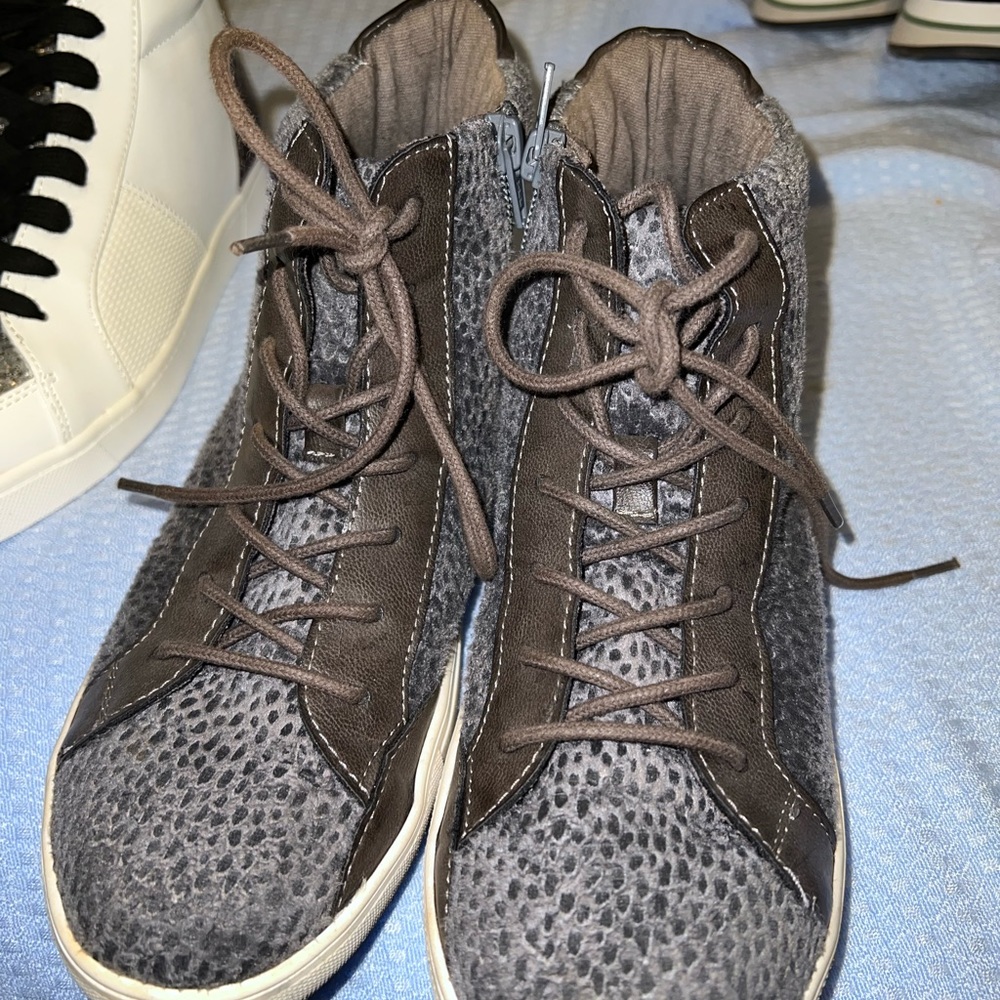Sneakers high top/midi